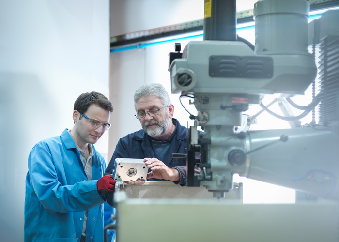 foto of two Adults in a working lab