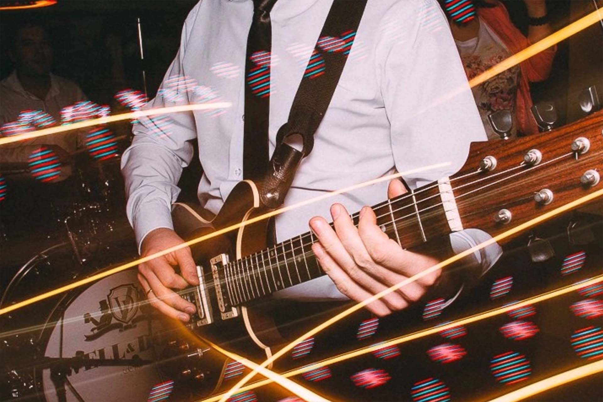 Foto of a guitar player