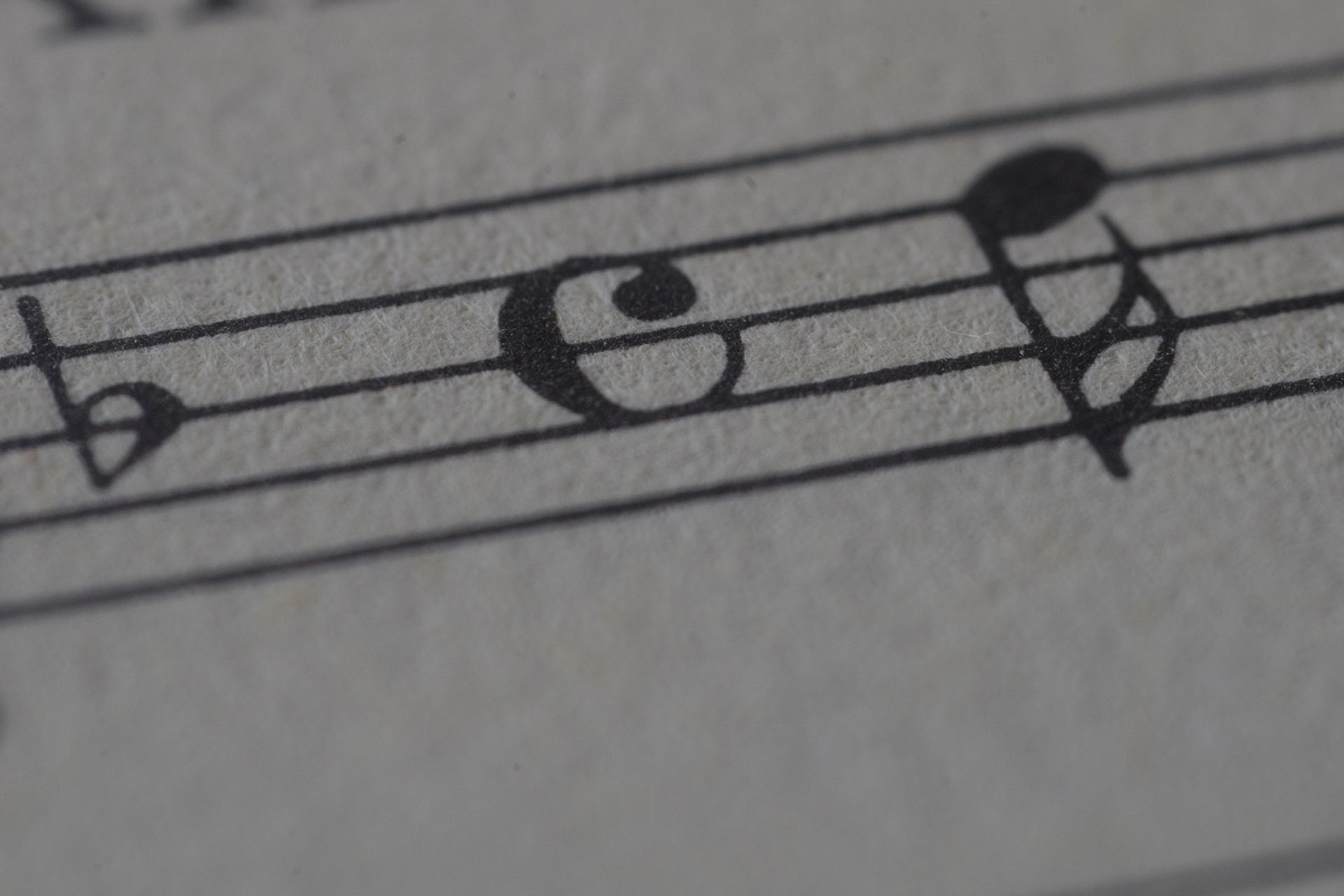 Example of music notes used as title for the musik video